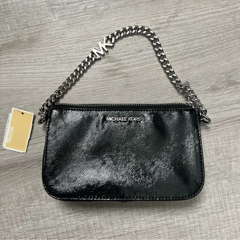 NEW MICHAEL KORS Patent. Pochette Black Logo Chain Bag